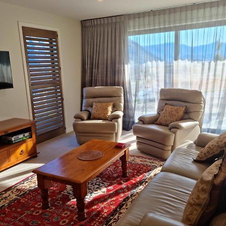 Akitu Views Lägenhet Wanaka Exteriör bild