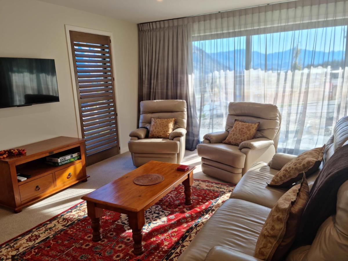 Akitu Views Lägenhet Wanaka Exteriör bild