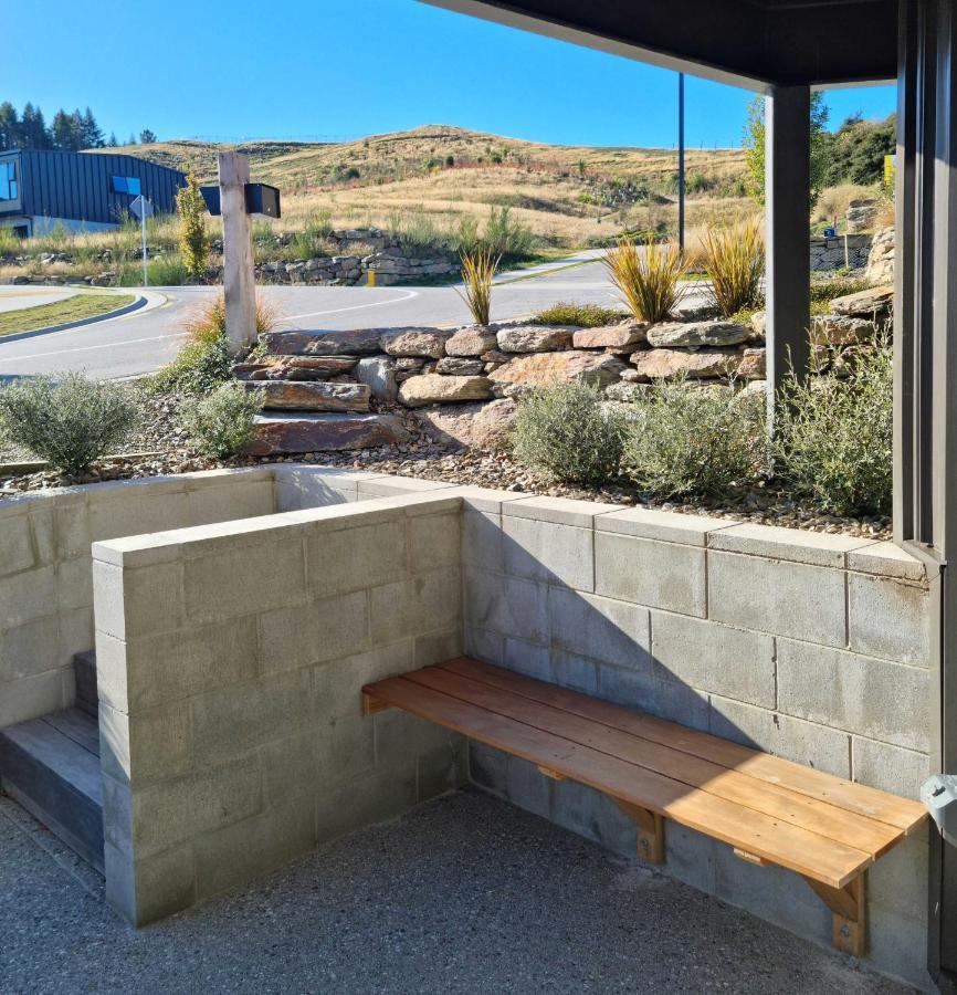 Akitu Views Lägenhet Wanaka Exteriör bild